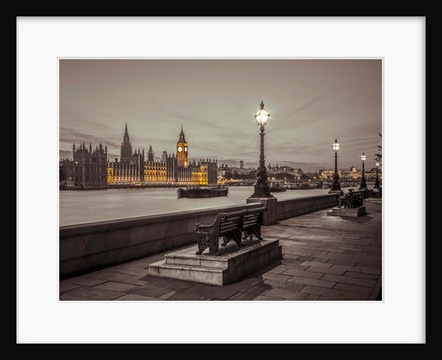 Thames promenade, London by Assaf Frank
